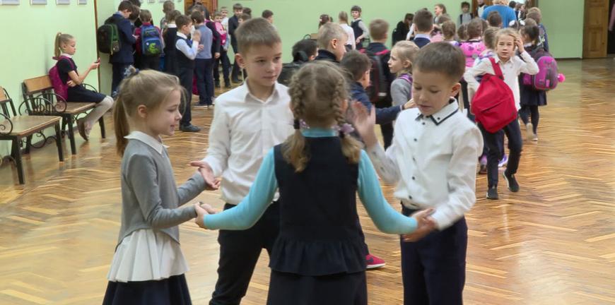 Принят Закон О Зачислении В Одну Школу Братьев И Сестёр Независимо От Их  Прописки - Общество - Гтрк Ока