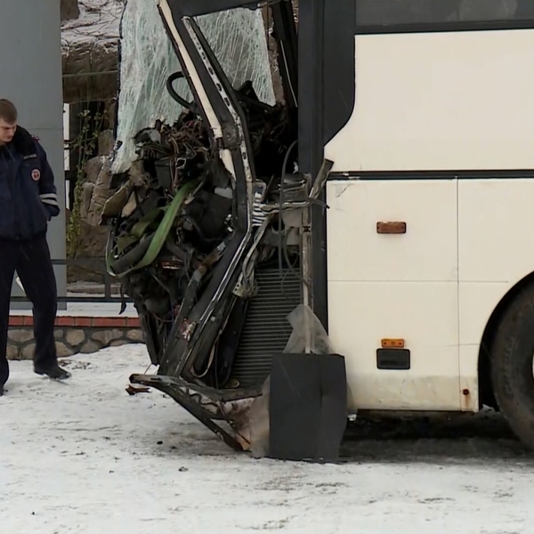 В Михайловском районе рейсовый автобус столкнулся с фурой