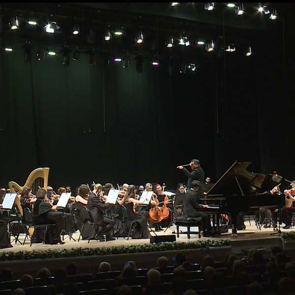 В филармонии состоялся концерт в честь юбилея Губернаторского симфонического оркестра