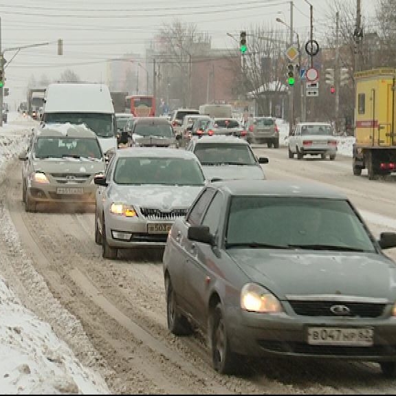 Весь день город стоит в пробках. Как Рязань переживает очередной снегопад?