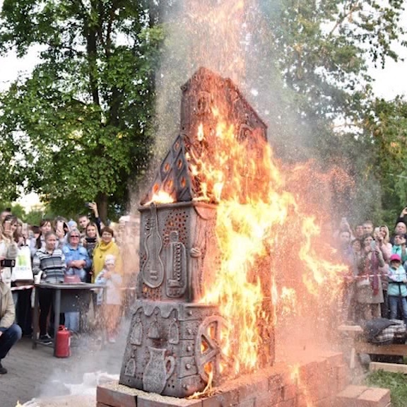 Рязанские керамисты устроили огненное шоу для гостей фестиваля в Вологде