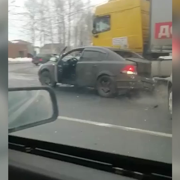 Причиной пробки сегодня утром на Московском шоссе стала массовая авария