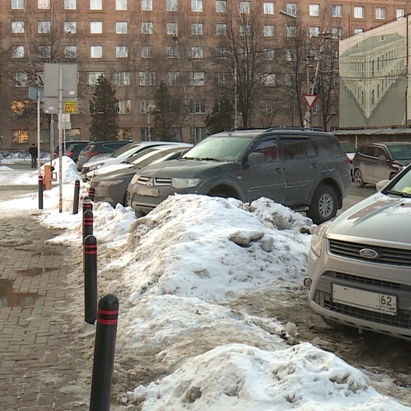 Оператор платных парковок получил штраф за неубранный снег