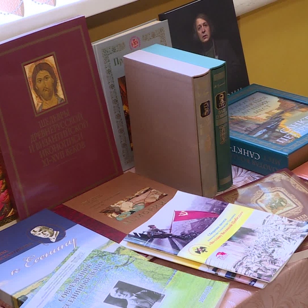 Скопинская библиотека получила коллекцию книг от Союза писателей России