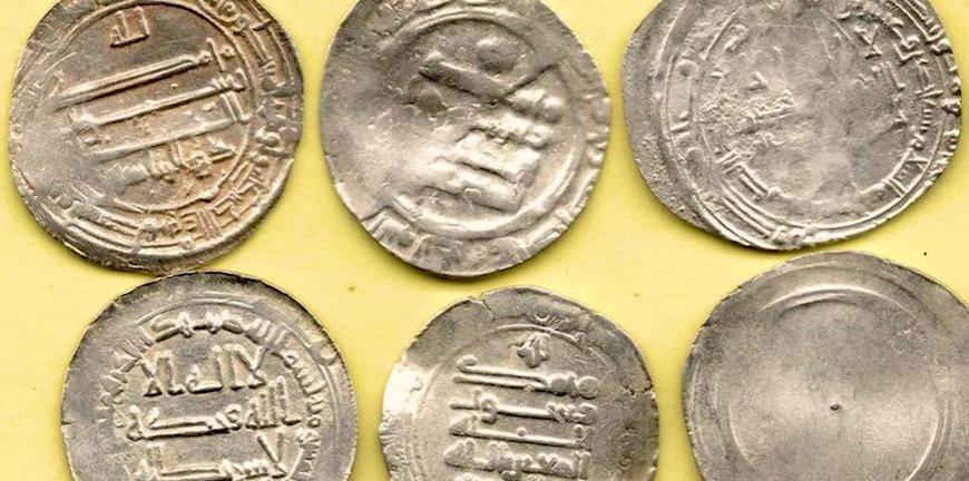 170 миллионов дирхам. Дирхамы монеты. Клады арабских монет. Клад арабских дирхамов. Клады арабских денег диргемов.