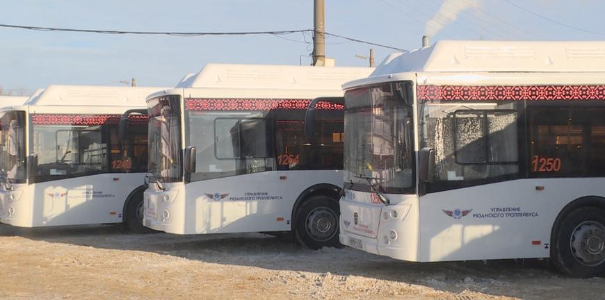 Парк автомобилей. Автопарк дпс алтайского края. Автодром империя вождения. Автопарк 22. Автошкола светофор саратов.