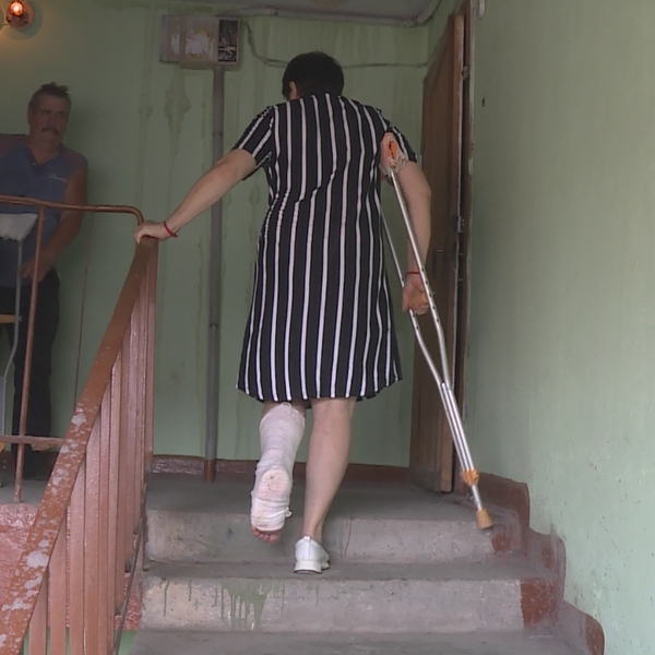 Жители рязанской десятиэтажки почти 3 месяца живут без лифта