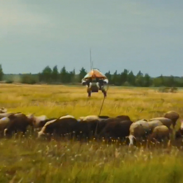 Русское видео большие. Russian Cyberpunk Farm русская кибердеревня. Сергей Васильев кибердеревня. Сергей Васильев Режиссер Russian Cyberpunk Farm. Российская кибердеревня.