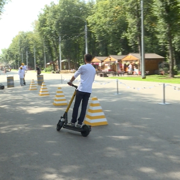 В Рязани начали проводить занятия по вождению самокатов