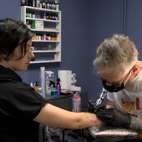В России хотят запретить работать тату-мастерам без медицинского образования