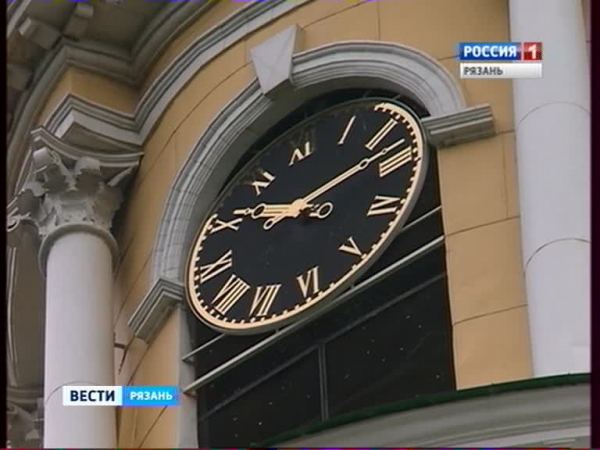 Г рязань часы. Часы на колокольне Рязанского Кремля. Рязань на циферблате. Кремлевские часы Ровно 6. Фонари на Кремлевском валу Рязань.
