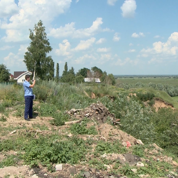Прокуратура Рязанского района завершила проверку по факту размещения отходов около села Дядьково
