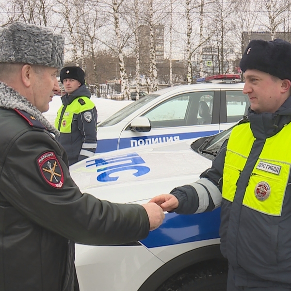 Рязанские инспекторы ДПС получили ключи от новых автомобилей