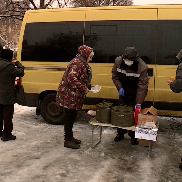 В Рязани начали работать столовые под открытым небом для бездомных
