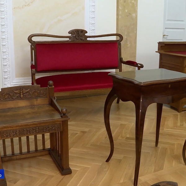После реставрации из Санкт-Петербурга в Рязань вернулась старинная музейная мебель