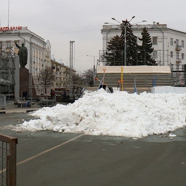 Снежное площадь Ленина. Площадь Ленина НН со снегом. Как появляется снег. Появятся сугробы