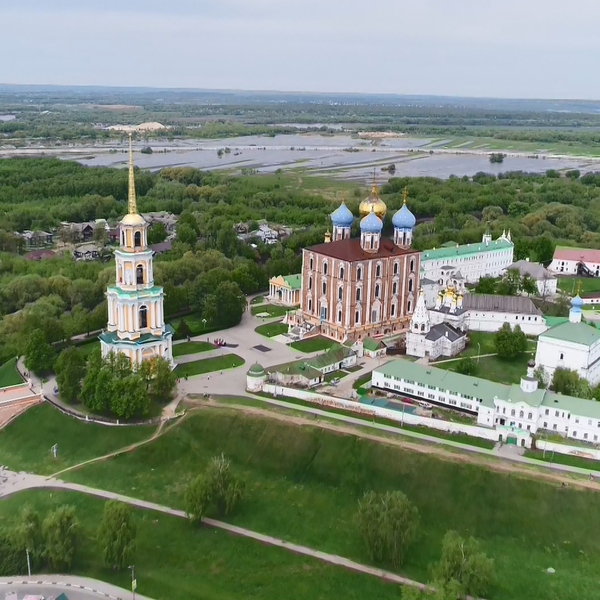 Около рязани. Рязанский Кремль. Рязанский Кремль и человек. Города около Рязани. Охранная зона Рязанского Кремля.