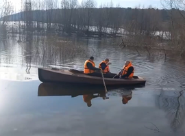 В Касимовском округе поселок отрезан от "большой земли", а в Ермишинском вода подобралась к домам