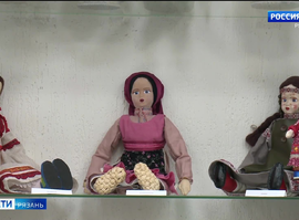 Выставка "Играем в куклы"