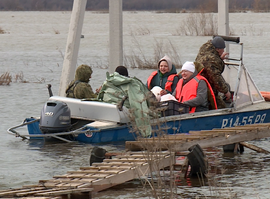 Из-за поломки плавсредств сегодня многие жители Заокского и Коростова опоздали на учебу и работу