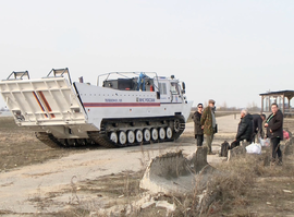 В половодье жители Заокского и Коростова добираются до своих домов с двумя пересадками