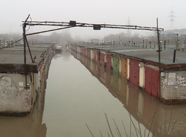 В Рязани из-за строительного мусора гаражный кооператив уходит под воду