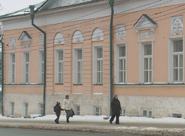 Здание на перекрестке улиц Николо-Дворянской и Ленина