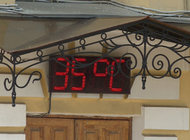 В регионе - знойное лето. Как не навредить себе, пытаясь охладиться?