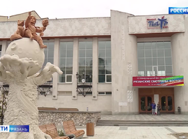 "Красная Луна. Чёрная комедия"