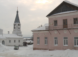 Розовый дом с мезонином в Касимове: от купеческой усадьбы до жилых квартир