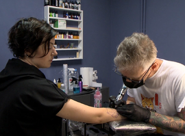 В России хотят запретить работать тату-мастерам без медицинского образования